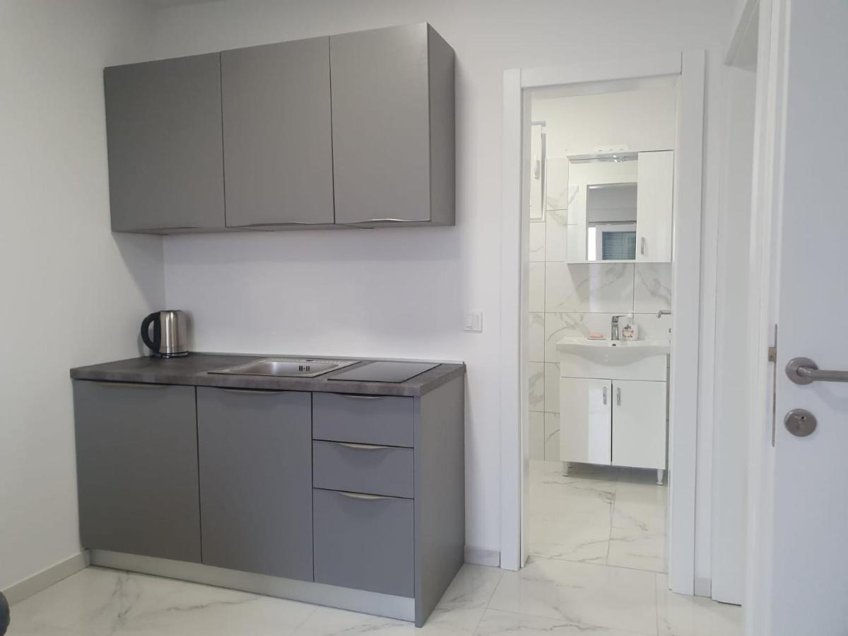 Apartmani Anastasia With Pool, Novalja Kültér fotó