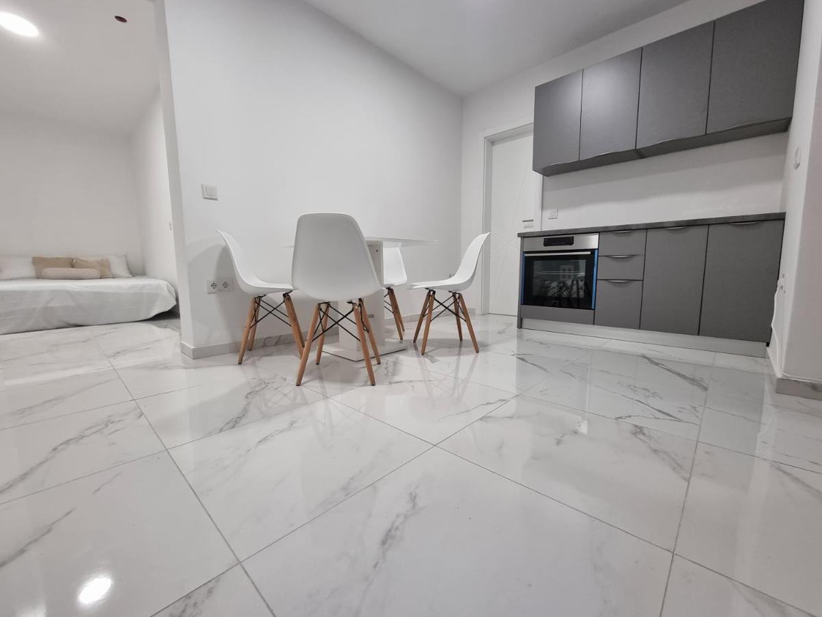 Apartmani Anastasia With Pool, Novalja Kültér fotó