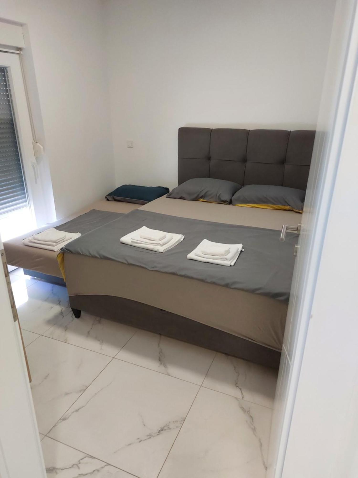 Apartmani Anastasia With Pool, Novalja Kültér fotó